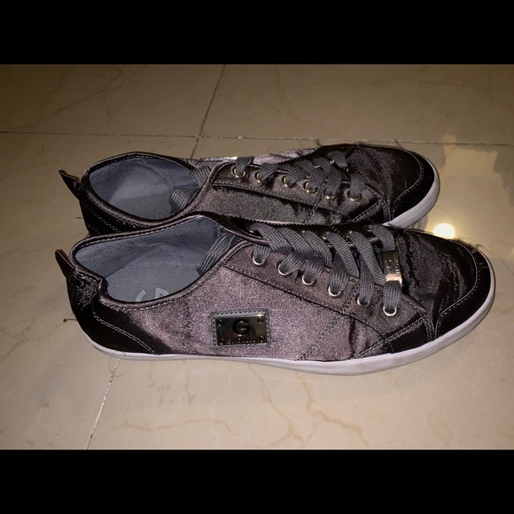 guess grey shoes